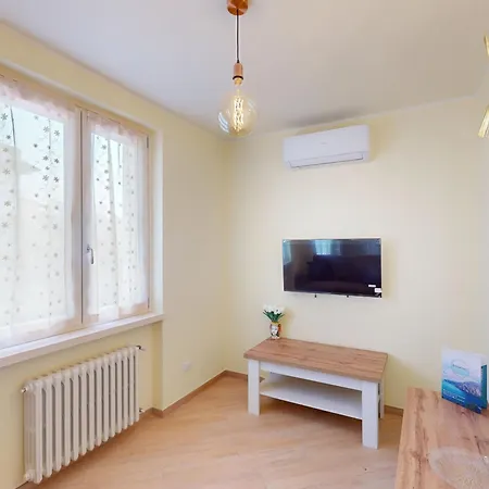 Apartment Pinko House By Bookinggardalake Manerba del Garda